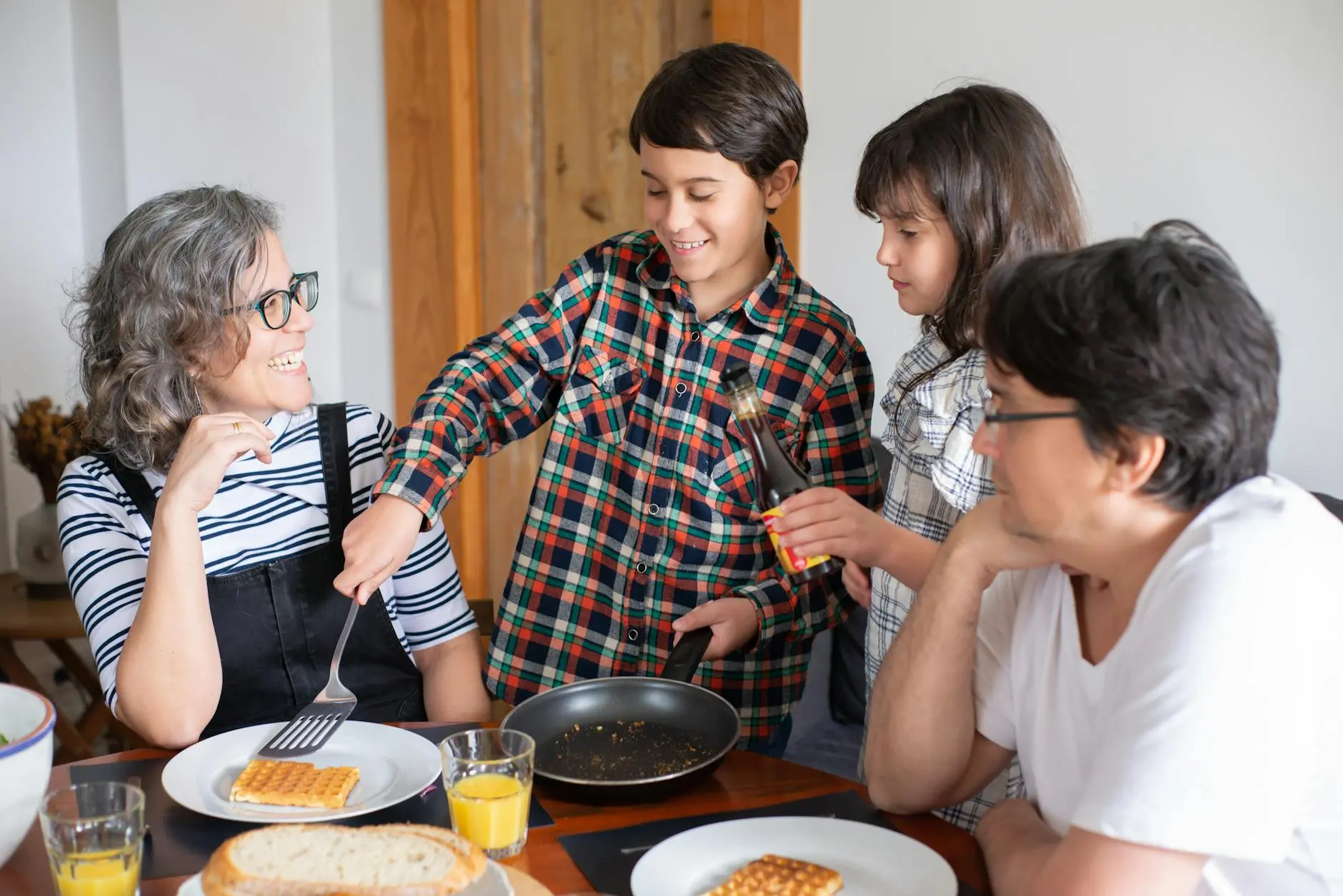 72 Hilarious Mom Jokes That Will Have the Whole Family Laughing Celebrate motherhood and share hearty laughs with these witty, relatable, and pun-filled mom jokes for every occasion.