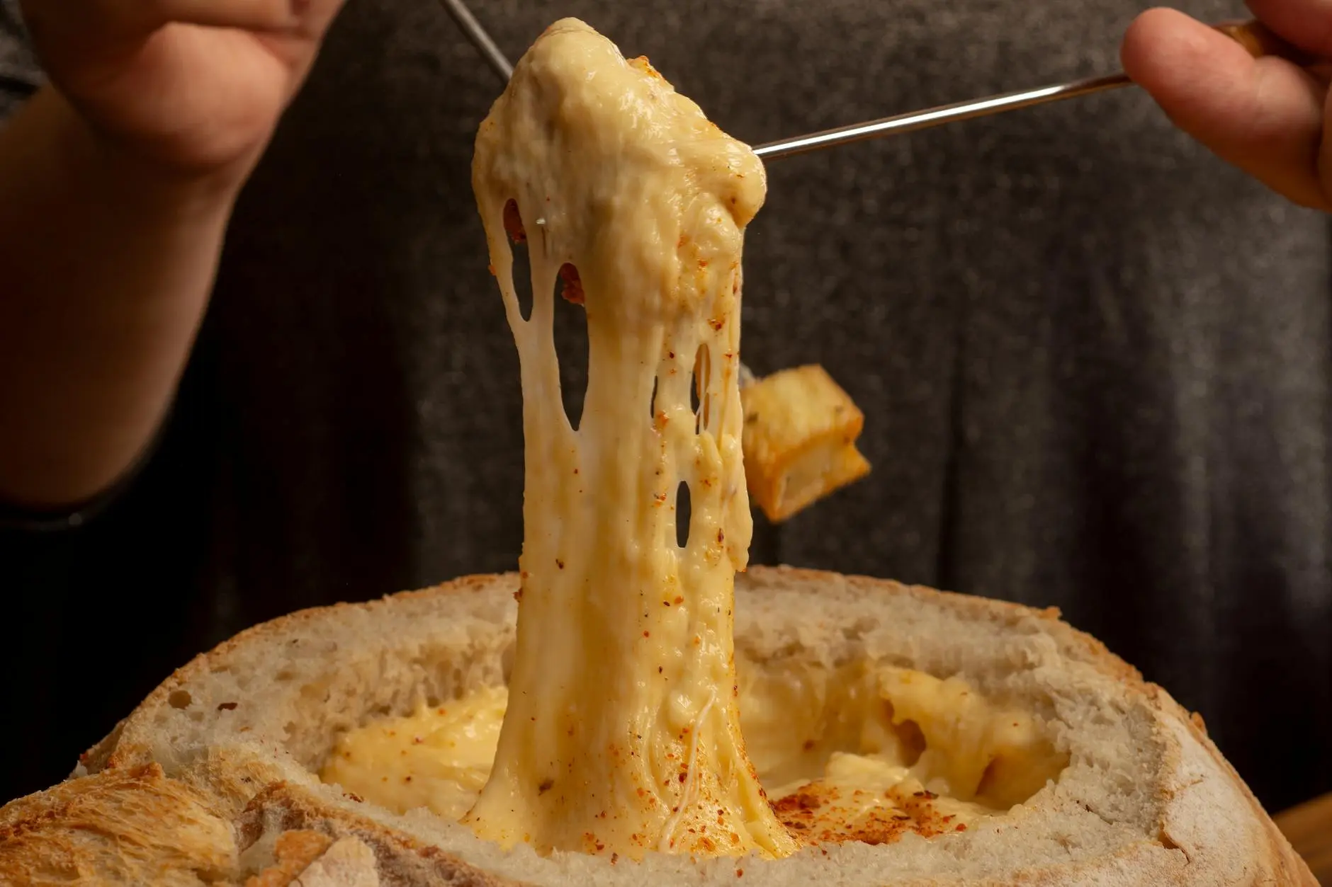 Authentic Swiss Cheese Fondue: A Classic Melted Delight Discover the rich tradition of Swiss cheese fondue with this simple yet elegant recipe