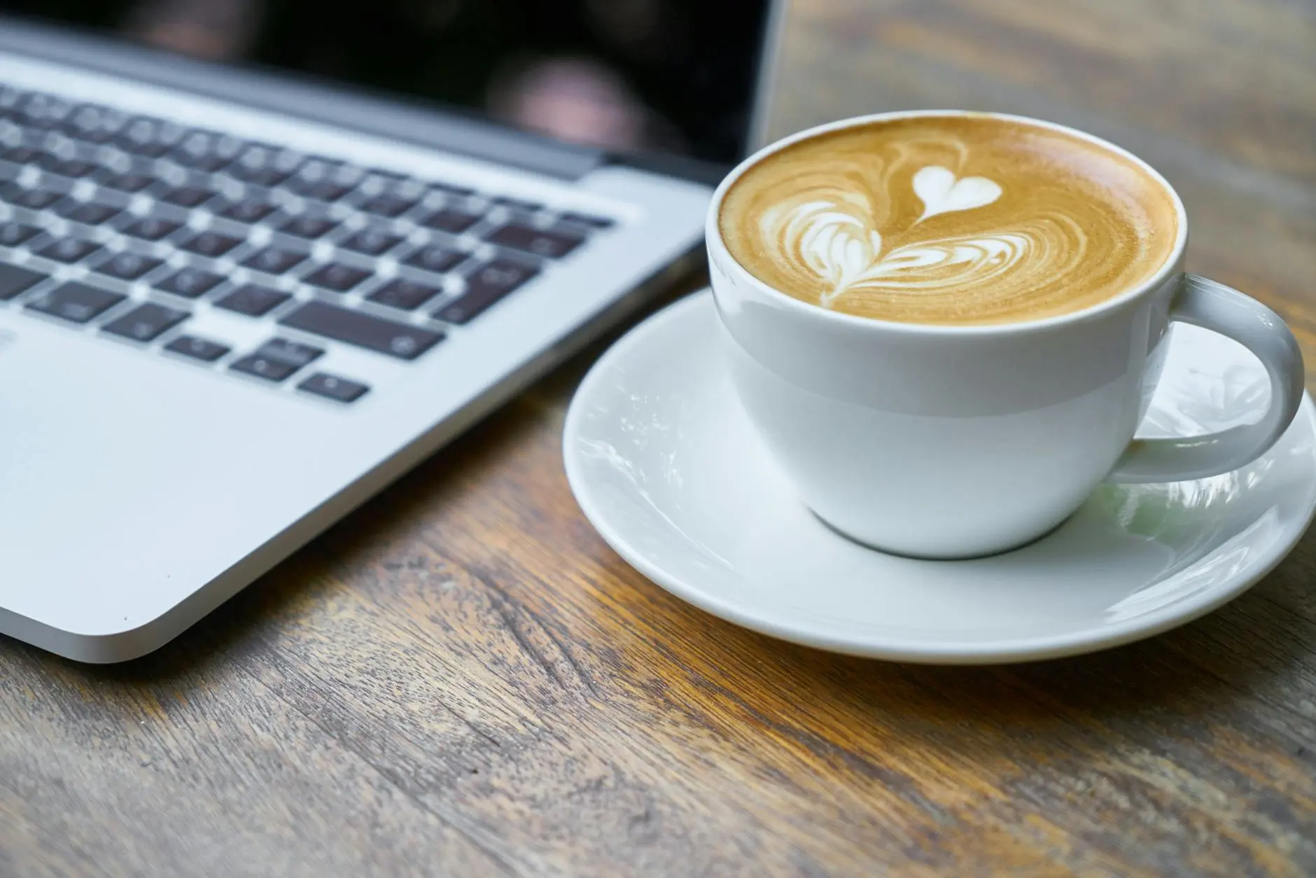 How to Make the Perfect Café Latte at Home Master the art of brewing a smooth, creamy café latte in your own kitchen with simple ingredients and easy steps.