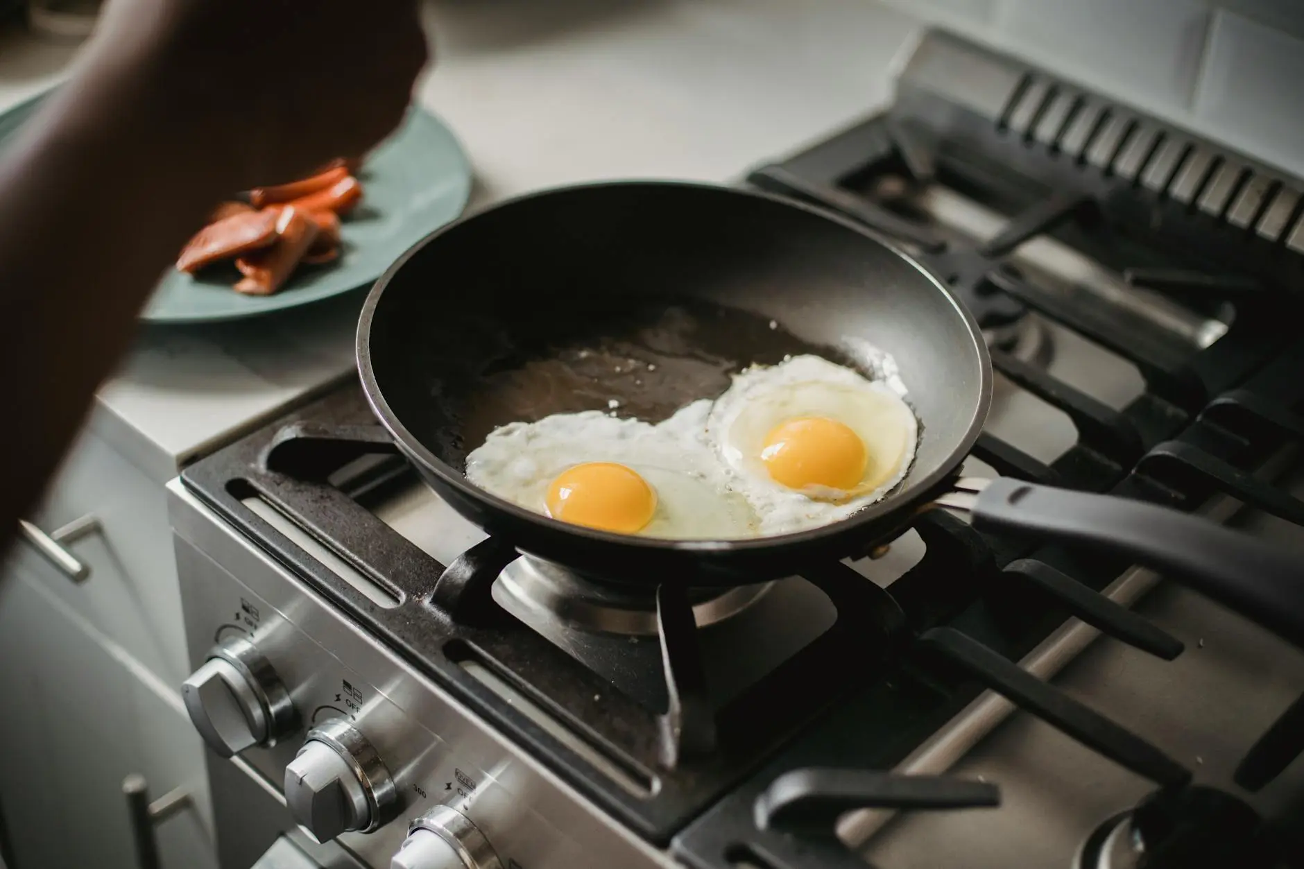 How to Make Perfect Over-Easy Eggs: Step-by-Step Guide Master the art of over-easy eggs with flawless whites and rich, runny yolks every time.