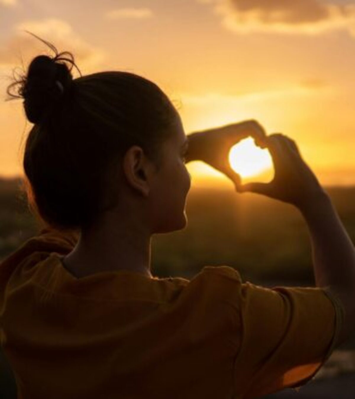 Express the ache of absence with heartfelt 'I miss you' quotes for friends, family, and love.