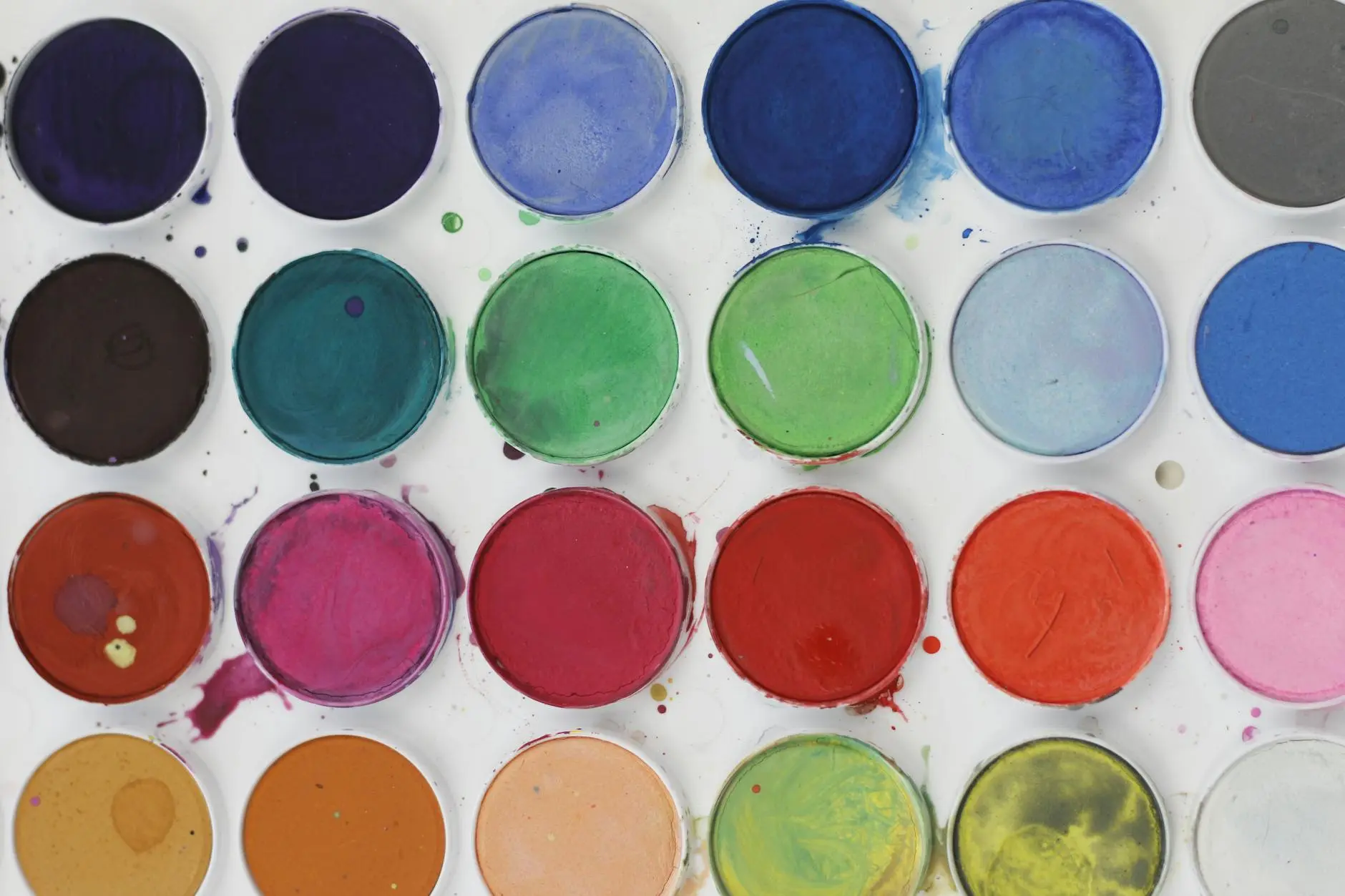 Warm Vs Cool Colors: Comprehensive Guide For Interior Design Transform your living space with vibrant hues that inspire comfort and style effortlessly.