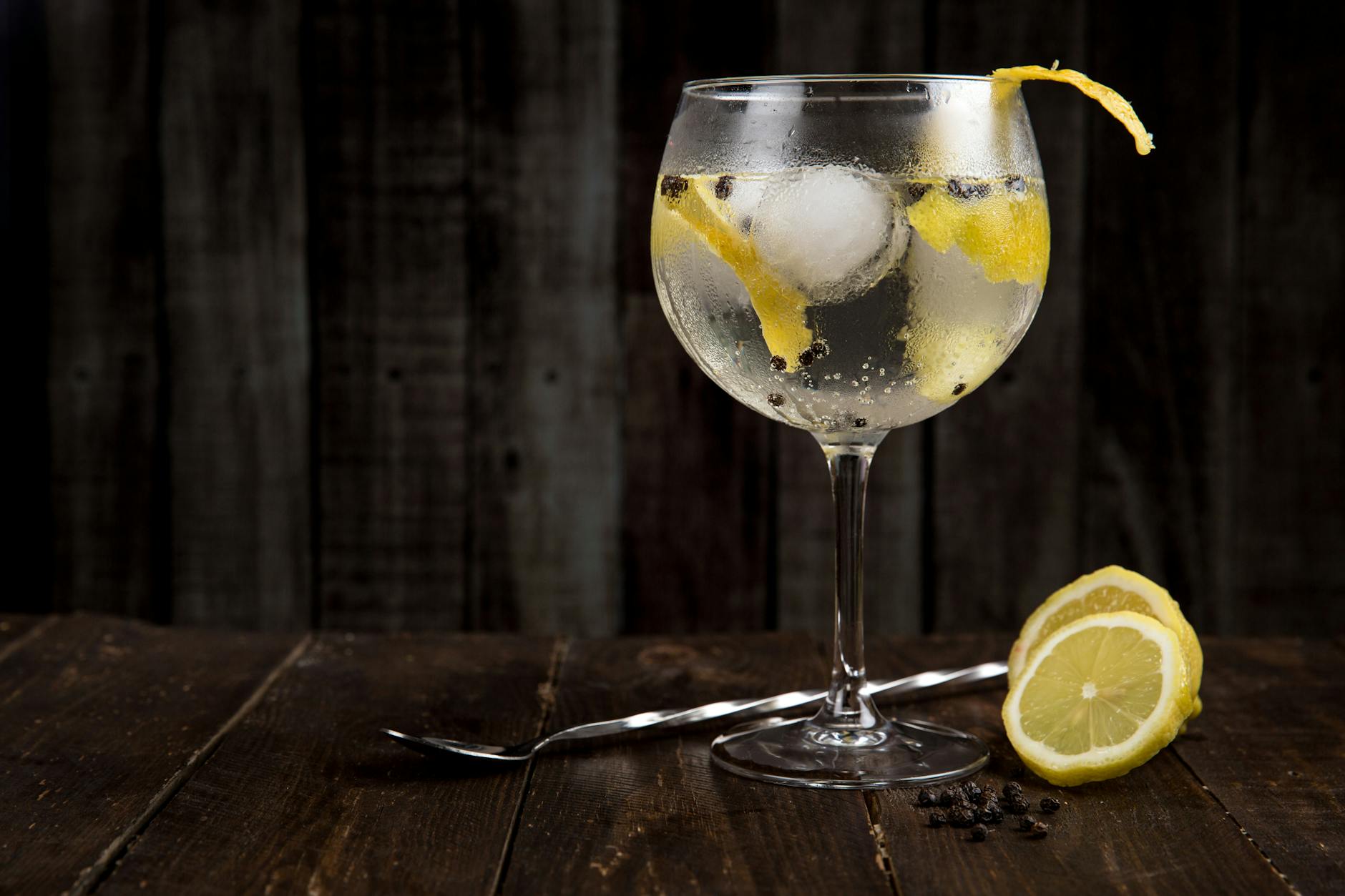 Classic Old Fashioned Cocktail: Timeless Elegance in a Glass Classic Old Fashioned Cocktail: Timeless Elegance in a Glass_image