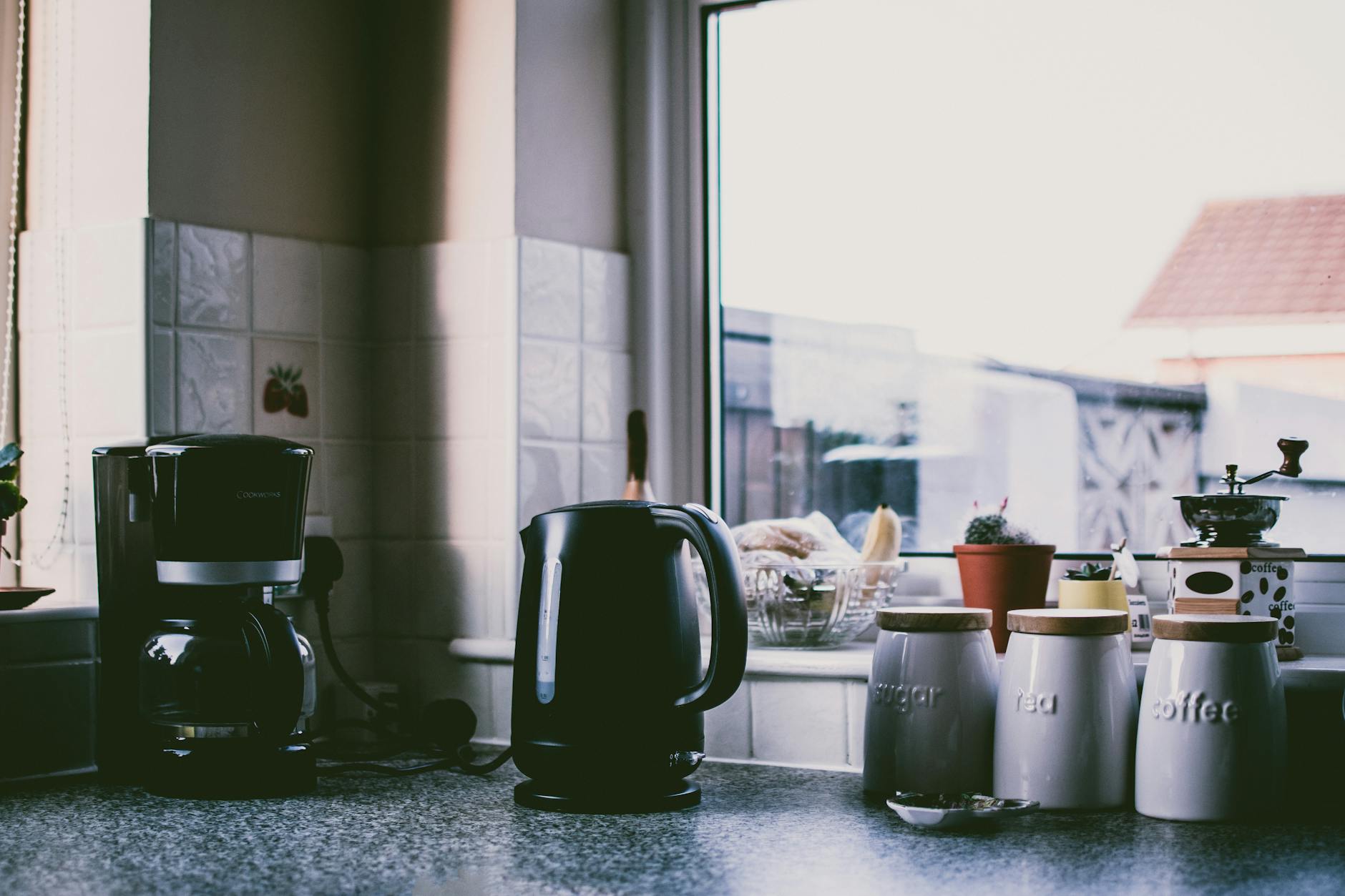 How to Clean a Coffee Maker with Vinegar: A Complete Guide How to Clean a Coffee Maker with Vinegar: A Complete Guide_image