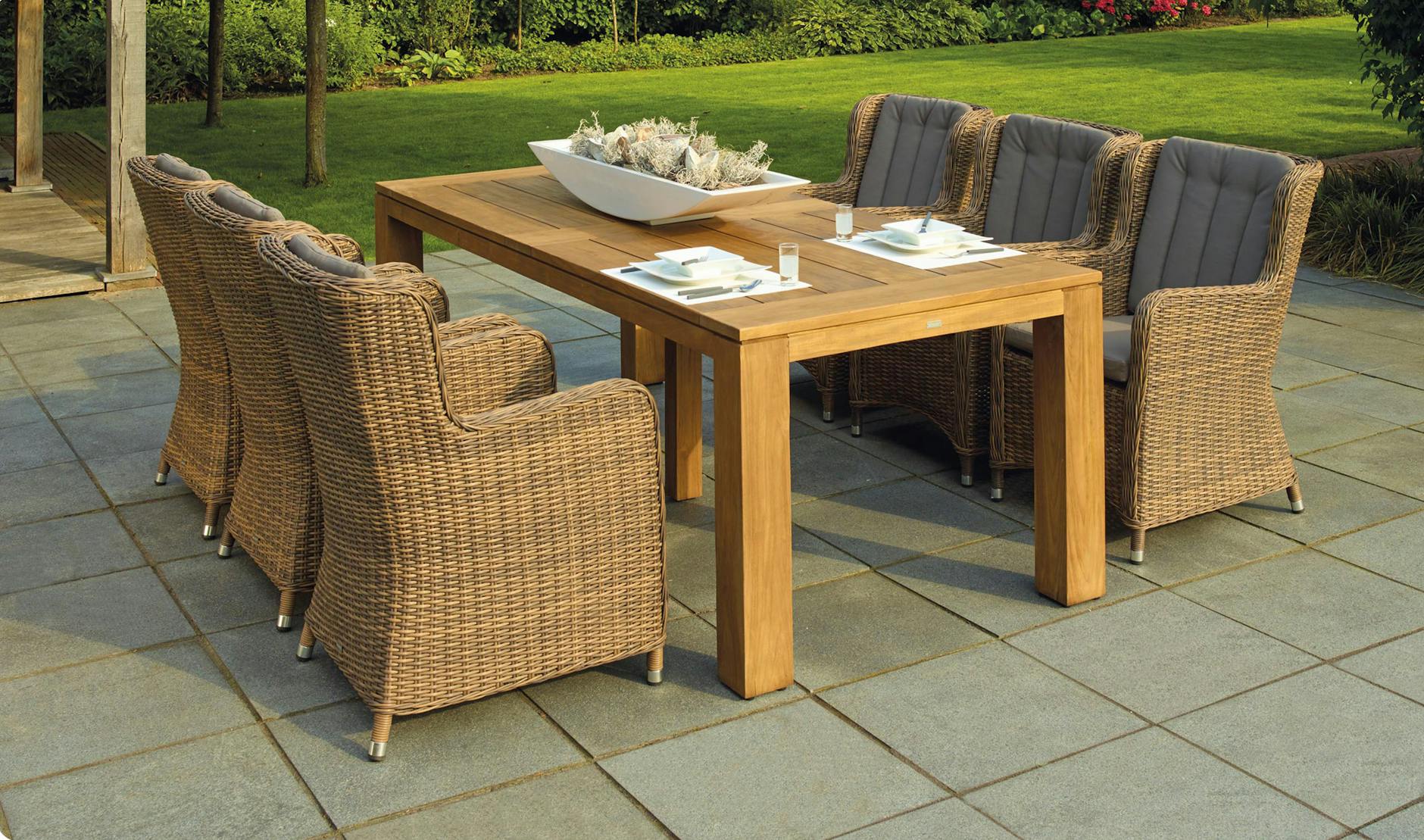 English Garden Design: Creating Timeless Outdoor Elegance English Garden Design: Creating Timeless Outdoor Elegance_image