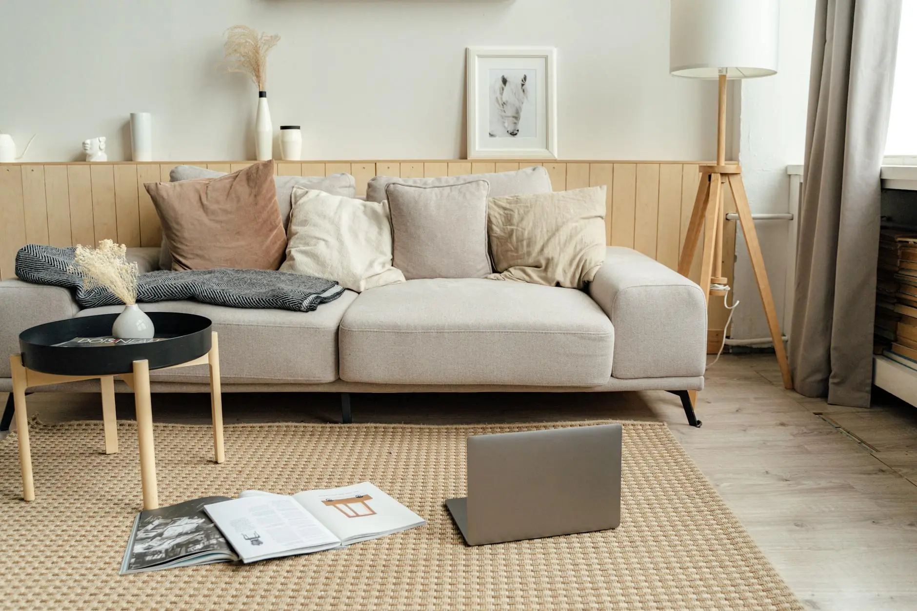 Ultimate Guide: Choosing the Perfect Rug Size for a Queen Bed Everything you need to know about selecting the best area rug size and placement for your queen bed and bedroom.