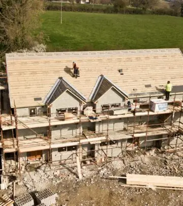 Explore the best flat roof types, their construction, key advantages, and drawbacks to help you select the right roofing for your home or building.