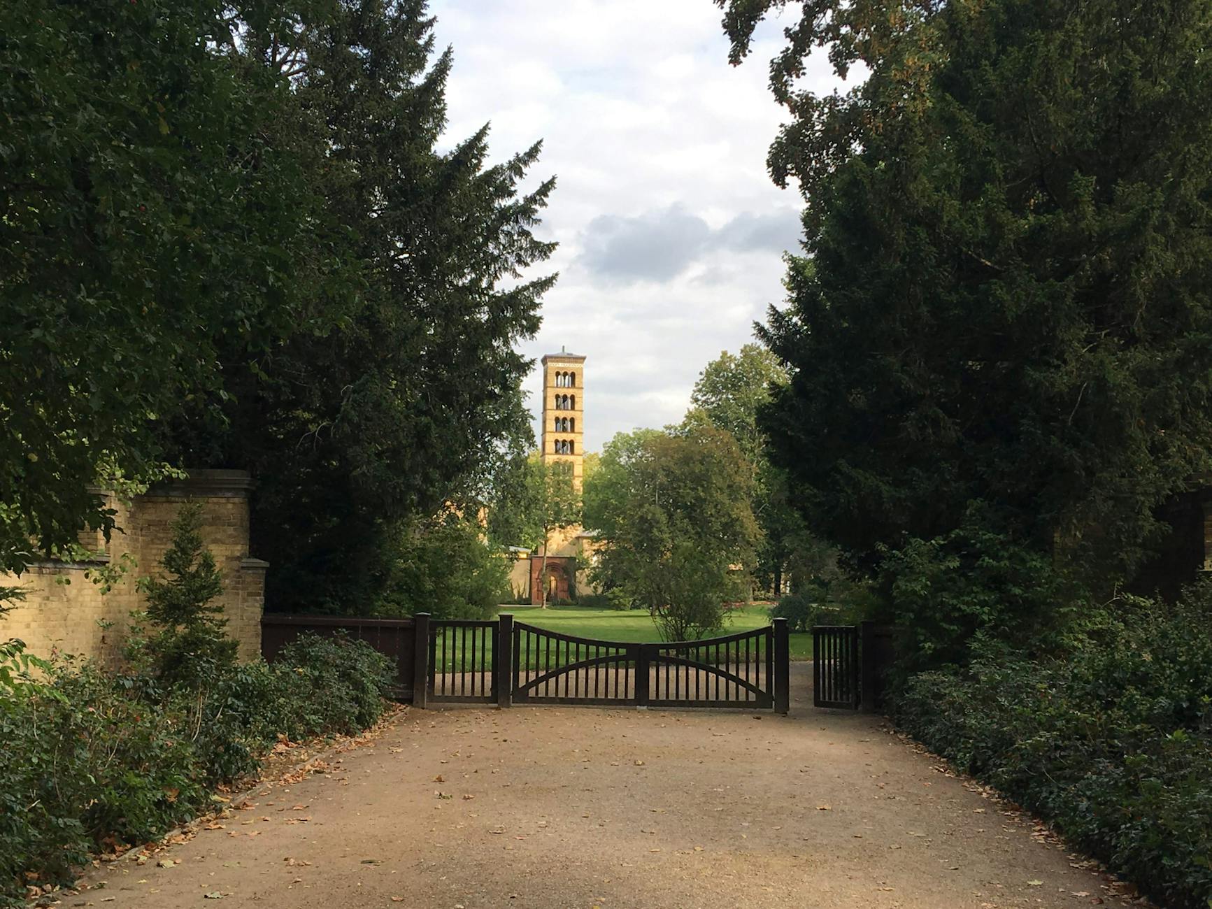 The Power of a Garden Portal: Transforming Outdoor Spaces with Gateways Discover how garden gates create transitions, mystery, and harmony in outdoor designs.