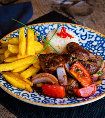 Savor the taste of tender beef, peppers, and savory sauce in this easy, time-tested Chinese pepper steak recipe, perfect for weeknight meals.
