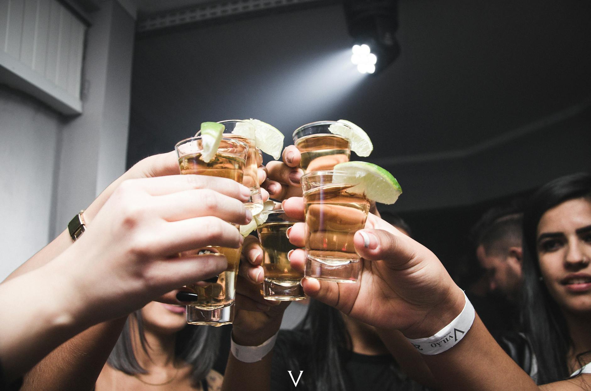 Lemon Drop Shots: How to Make the Iconic Sweet-Tart Party Drink Discover how to make classic Lemon Drop Shots with step-by-step instructions, tips, variations, and FAQs for your next party.