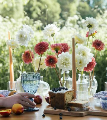 Make your Christmas morning special with a delicious, crowd-pleasing breakfast menu that creates lasting family traditions.