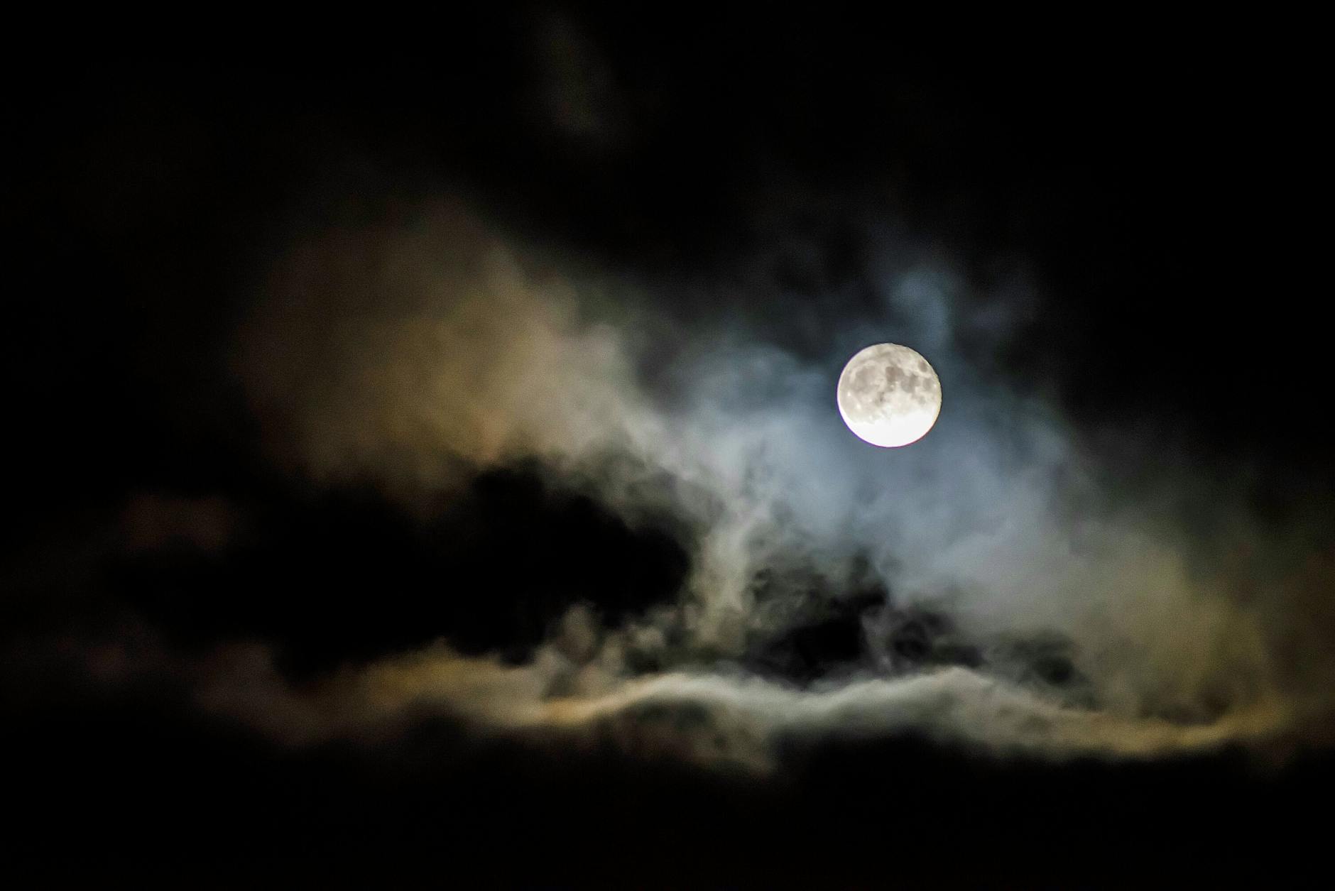 75 Inspiring Moon Quotes and Captions for Every Mood Discover 75 poetic, romantic, and thoughtful moon quotes and captions perfect for Instagram and every mood.