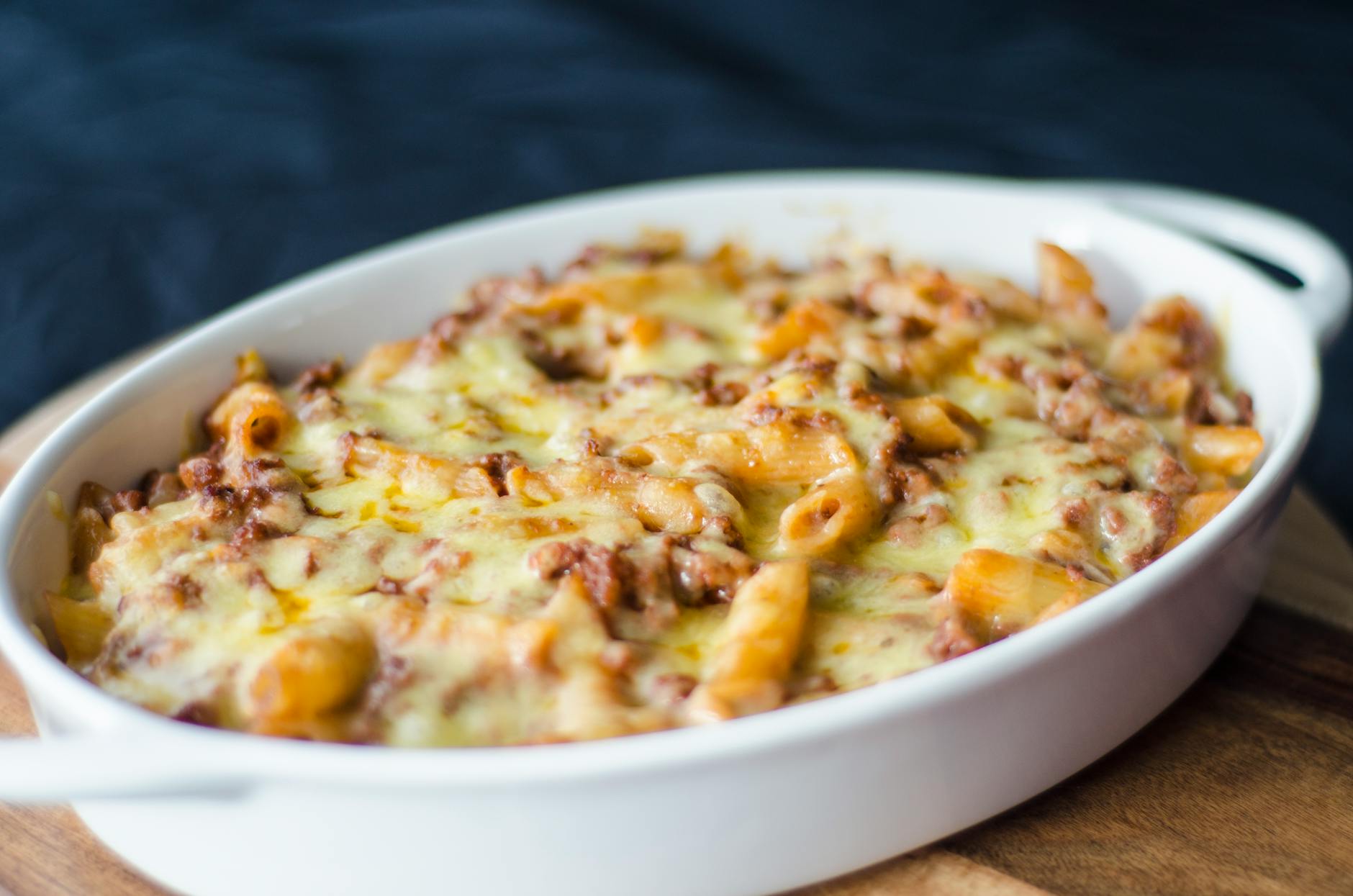Gordon Ramsay Style Mac and Cheese: The Ultimate Comfort Recipe Indulge in a rich, velvety mac and cheese inspired by Gordon Ramsay—creamy sauce, three cheeses, and a golden crust.