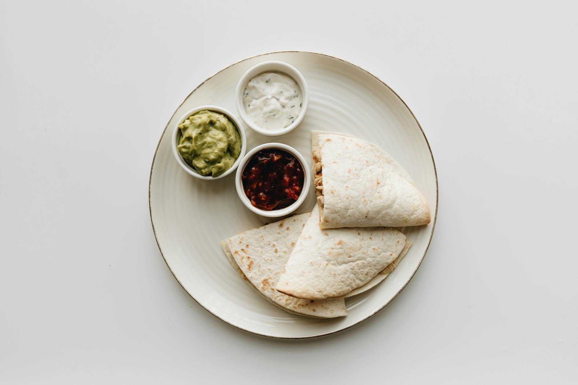 Layered with juicy chicken, colorful peppers, onions, and gooey cheese, this chicken fajita quesadilla delivers restaurant-quality flavor in under 30 minutes.