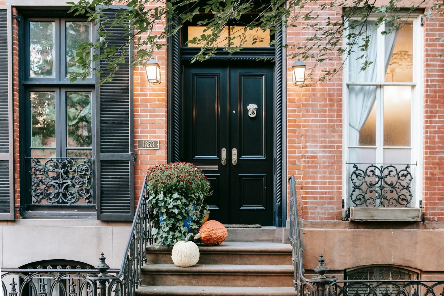 Hardscaping 101: Creating the Perfect Front Stoop Transform your home's entrance with a well-designed stoop that welcomes visitors and enhances curb appeal