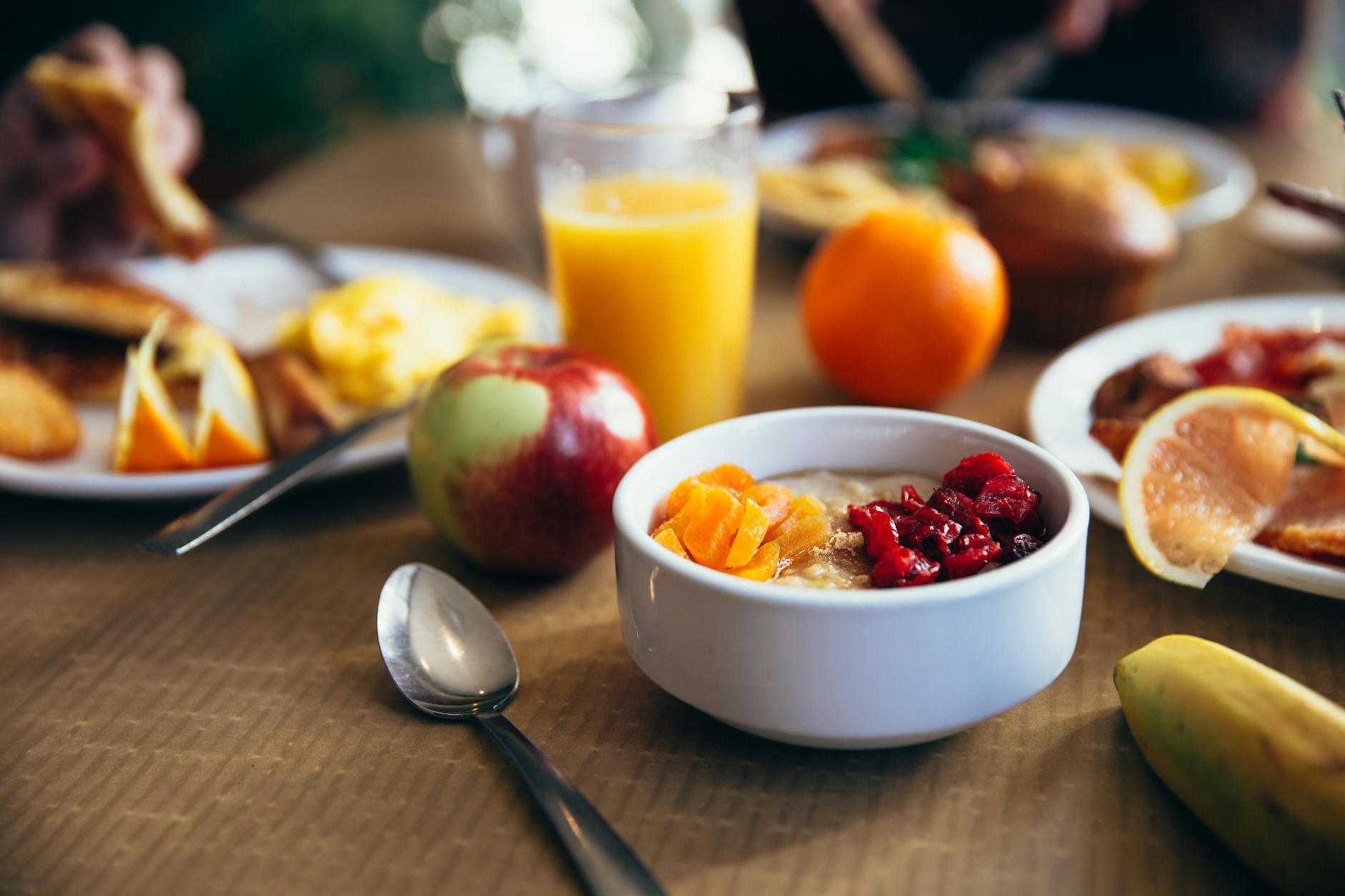 Apple Oatmeal Crisp: A Classic Comfort Dessert Warm apples, crumbly topping, and cozy flavors make this timeless apple oatmeal crisp a family favorite for all occasions.