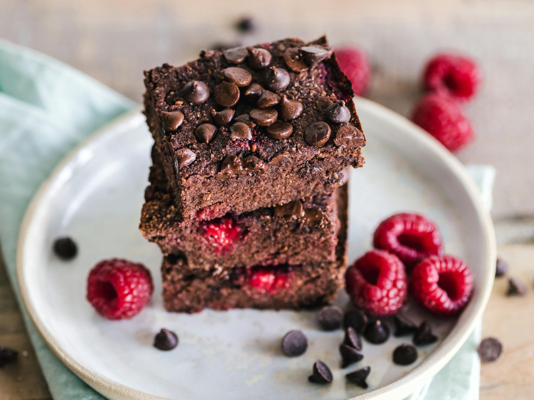Classic Blonde Brownies: Chewy, Nutty, and Irresistible A foolproof way to indulge in buttery, brown sugar bliss from start to finish.