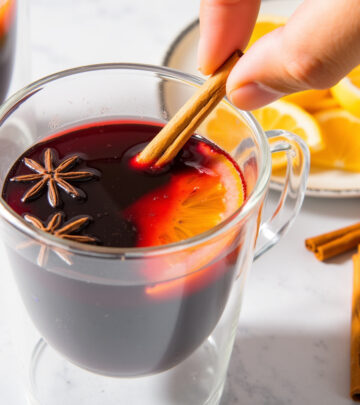 An aromatic fusion of citrus and spices infuses festive moments with soulful comfort.