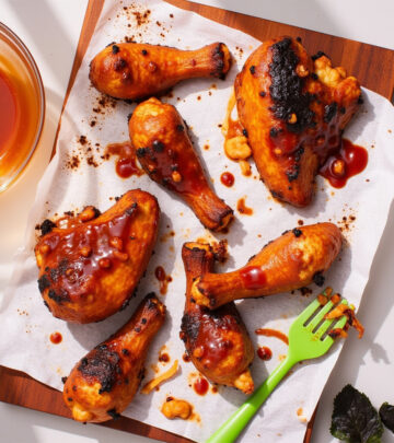 Layers of savory, sweet, and tangy notes work together for mouthwatering flavor.
